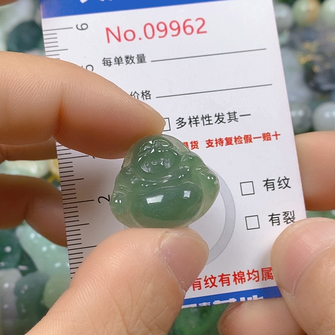 翡翠颈饰未镶嵌天然翡翠