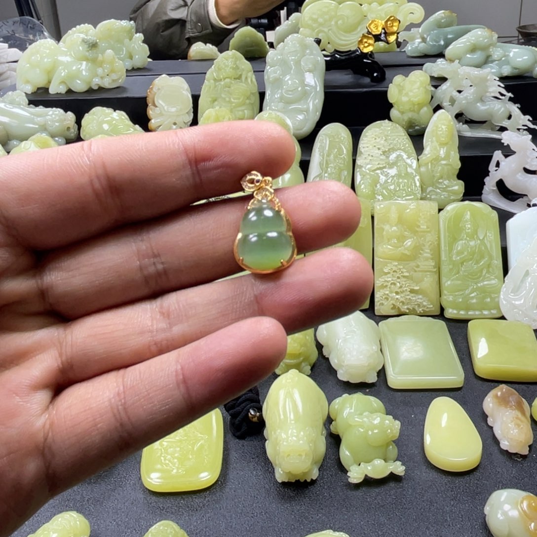 和田玉（黄玉）未镶嵌颈饰