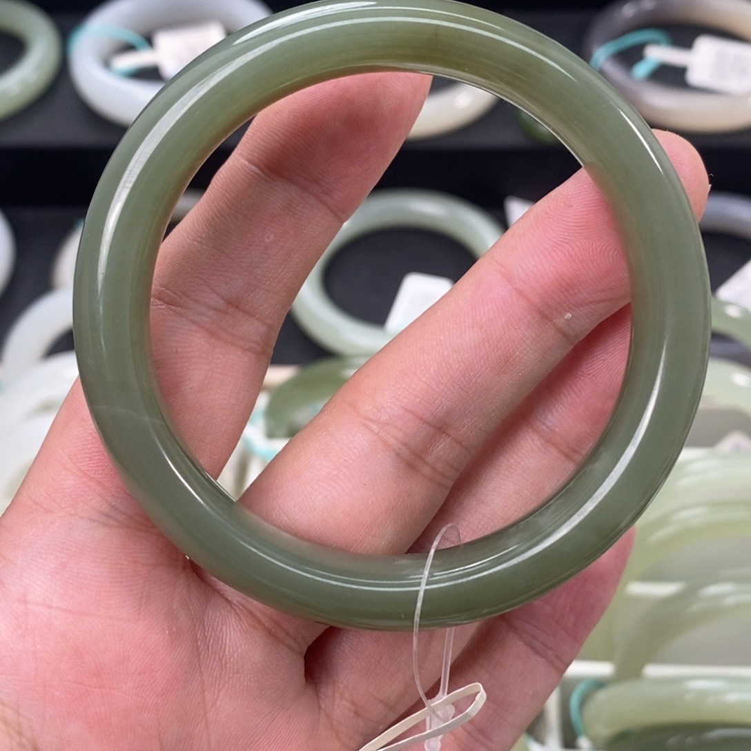 和田玉手镯未镶嵌5556