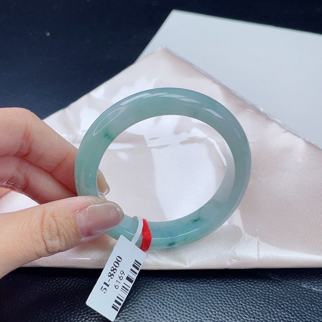 翡翠手镯未镶嵌翡翠