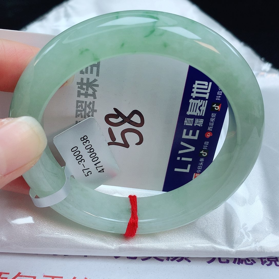 翡翠手镯未镶嵌缅甸天然A货翡翠手镯