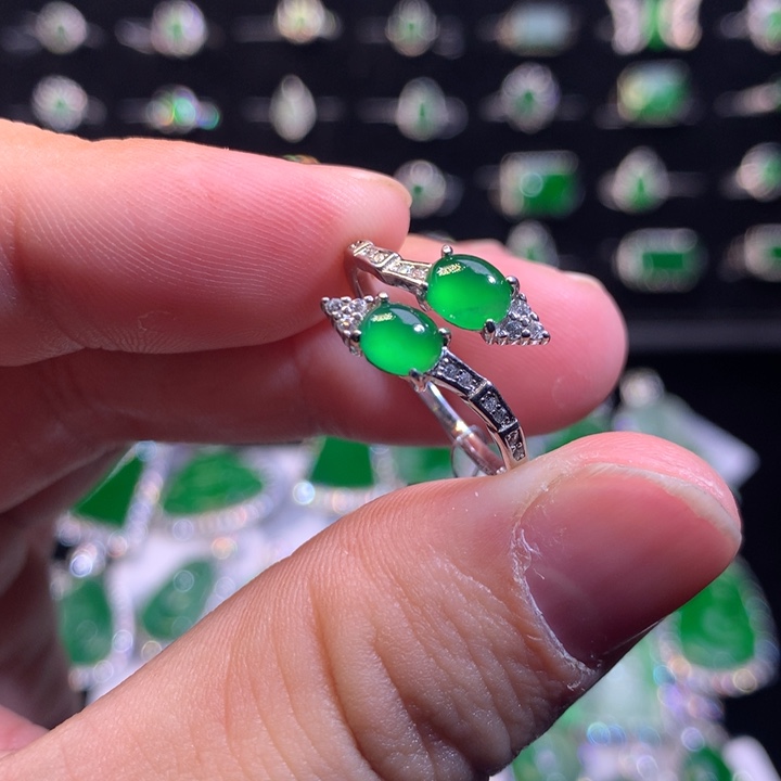 【闪购商品】翡翠颈饰银S925镶嵌阳绿蛋面