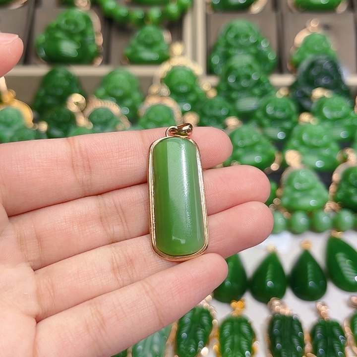 和田玉（碧玉）颈饰18K金镶嵌