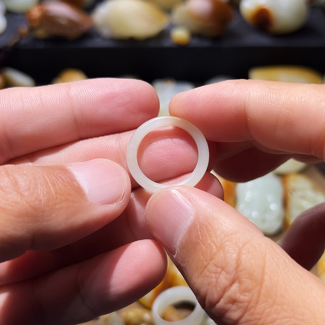 和田玉颈饰未镶嵌小**愚