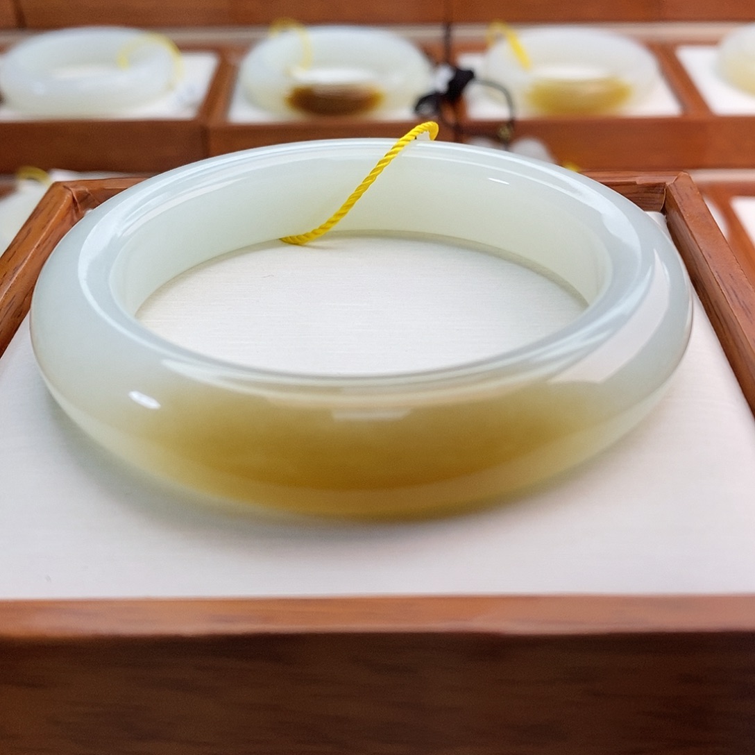 和田玉（糖玉）手镯未镶嵌