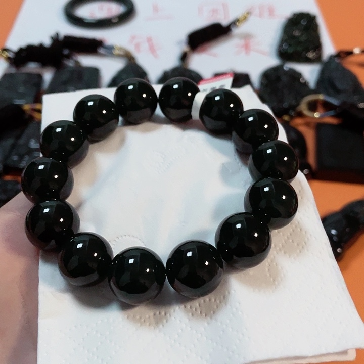 翡翠颈饰未镶嵌浪***泷