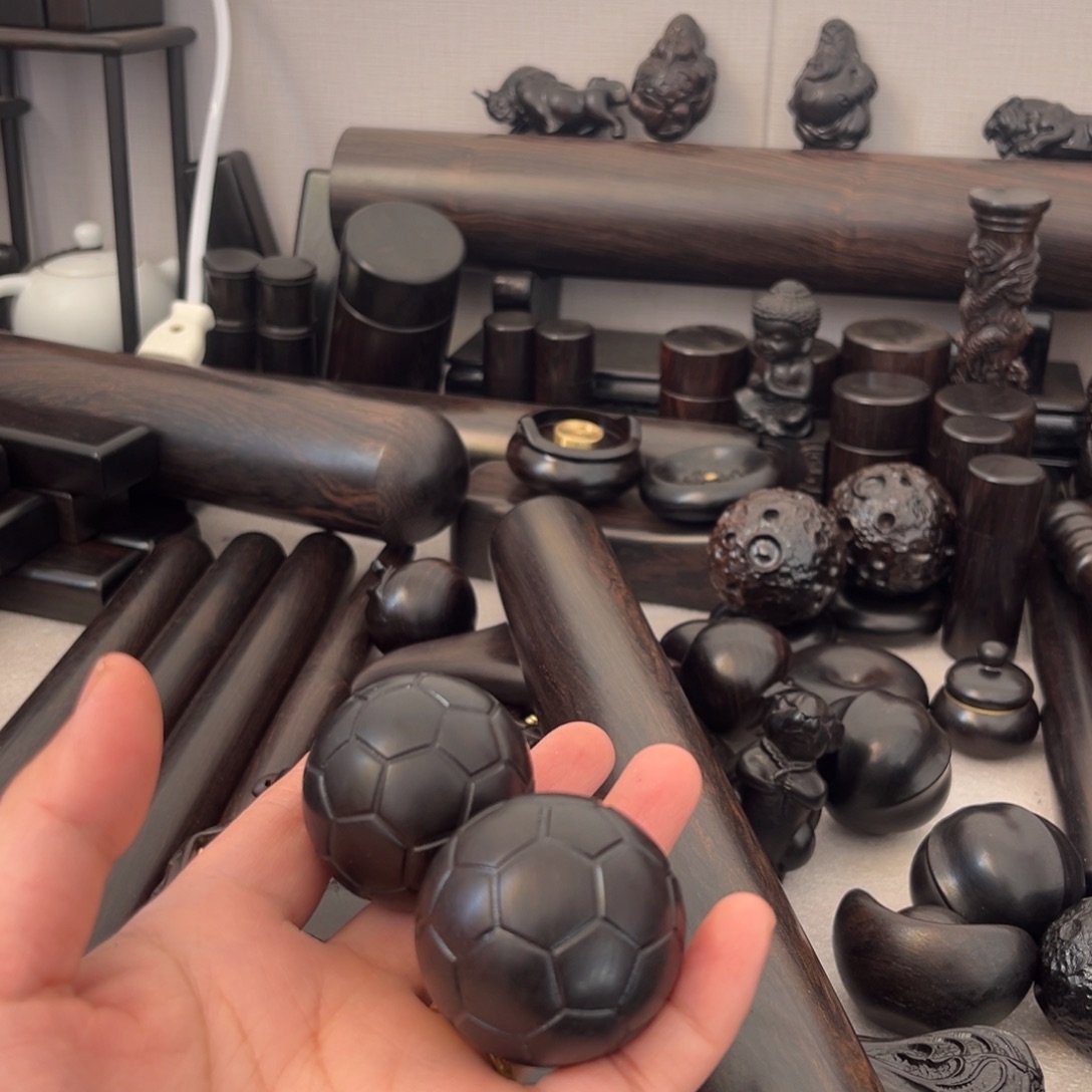 天***健黑酸枝木类紫光檀足球1对