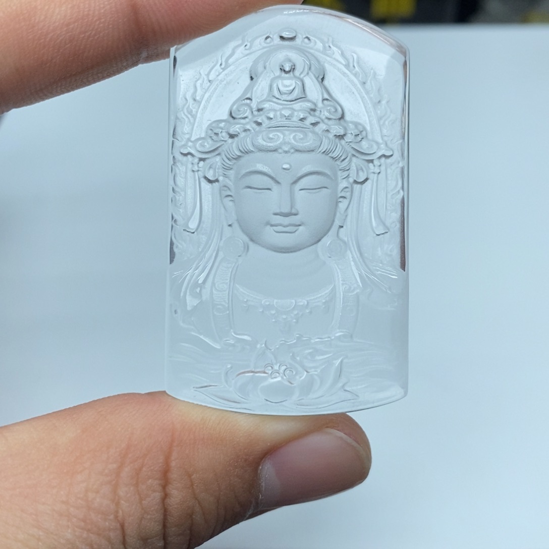 水晶颈饰未镶嵌高56.7宽33.8.厚13.7（打孔配绳）