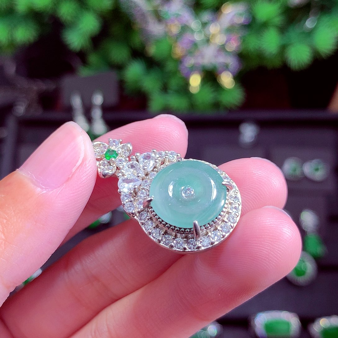 颈饰未镶嵌翡翠天然