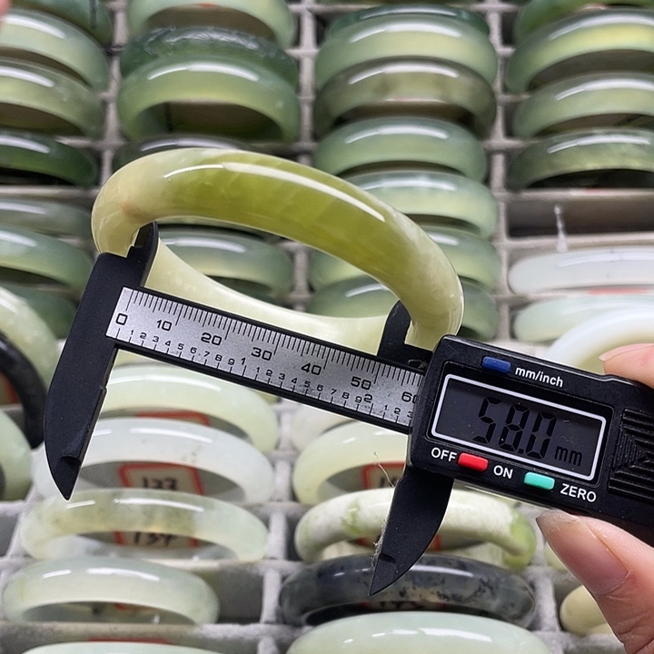未镶嵌蛇纹石玉手镯138