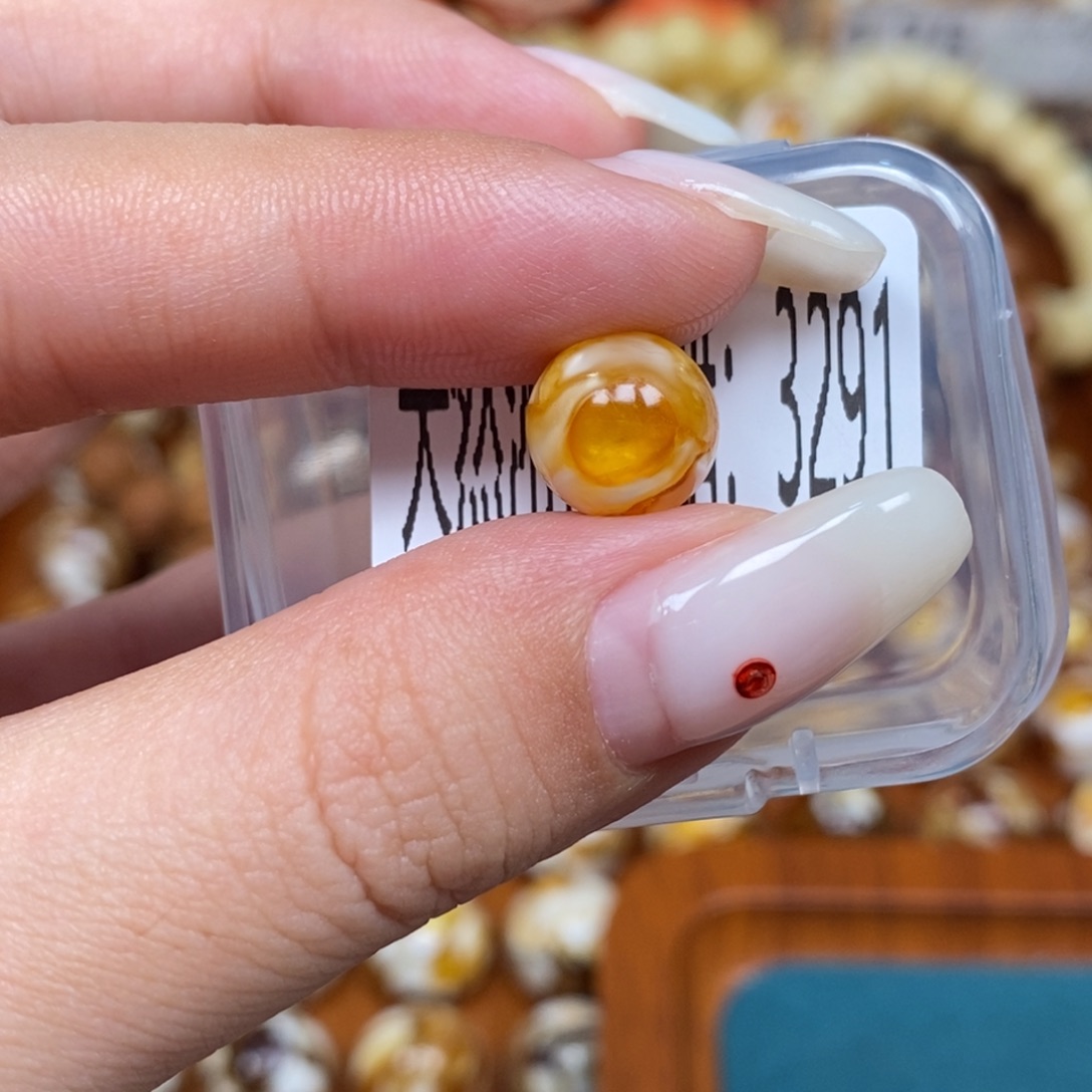 蜜蜡未镶嵌珠宝奇石3291