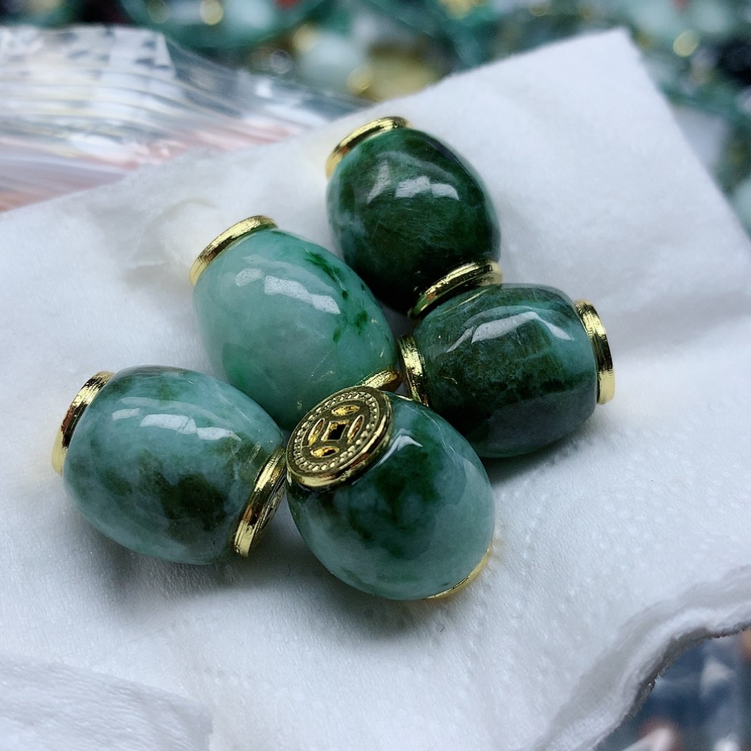 翡翠颈饰未镶嵌吊坠