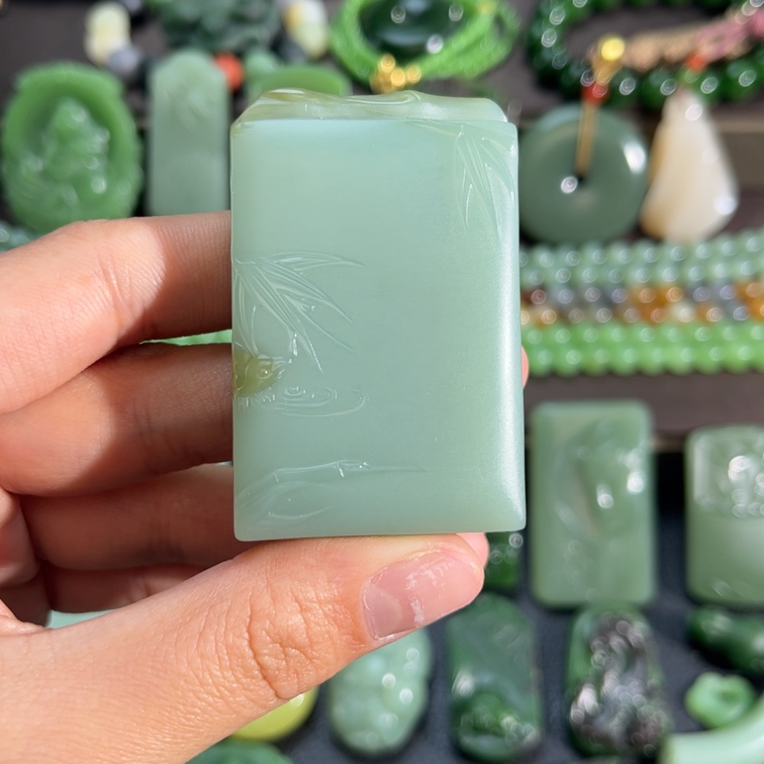 和田玉挂件未镶嵌吕*粉青竹牌定制