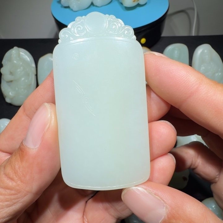 颈饰未镶嵌和田玉沉*