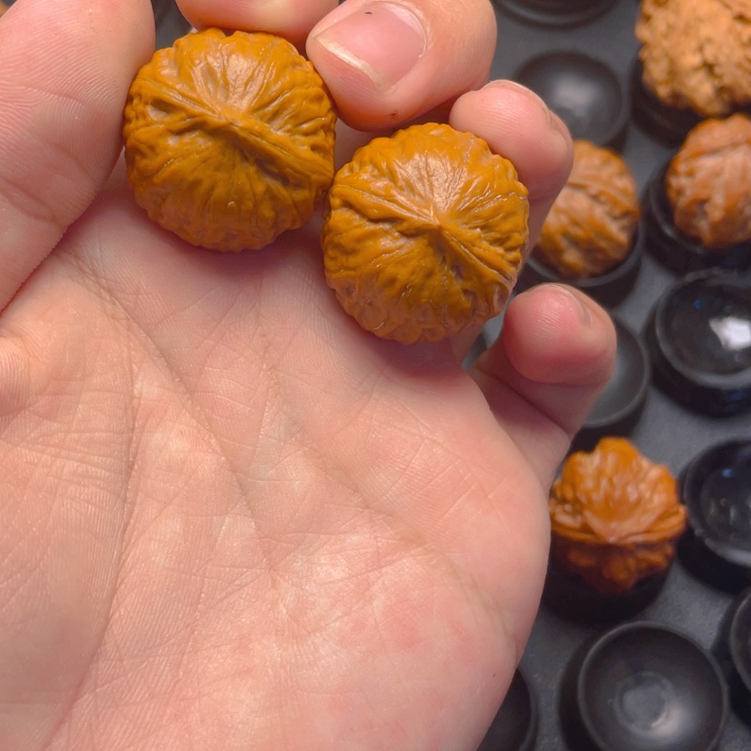 文玩核桃把件鲨***椒小手捻