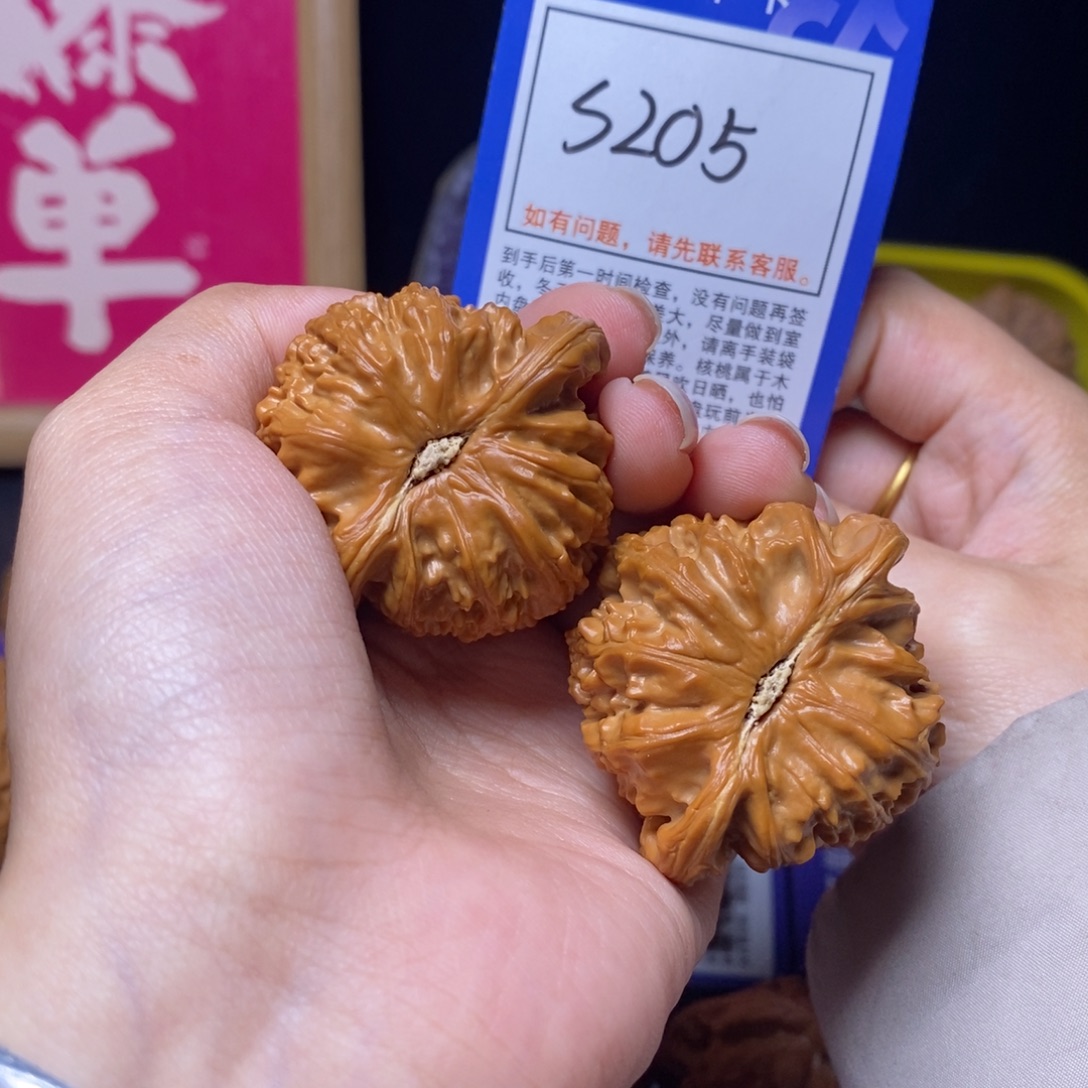 、***木文玩核桃吊坠44全品白狮子s205