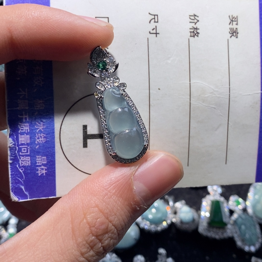 翡翠未镶嵌颈饰翡翠