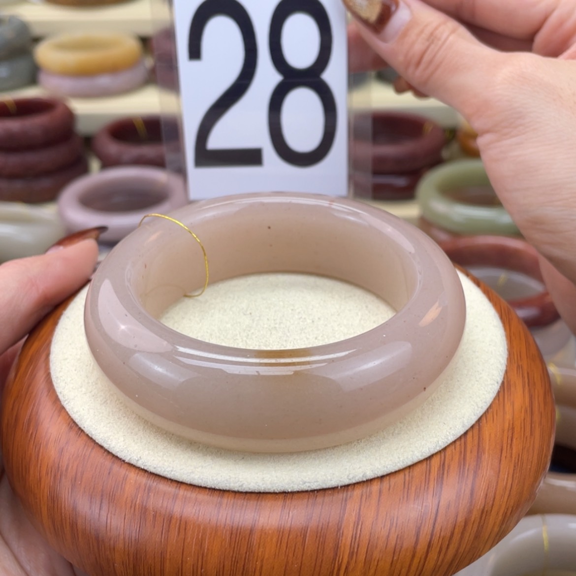 【闪购商品】石英质玉手镯未镶嵌