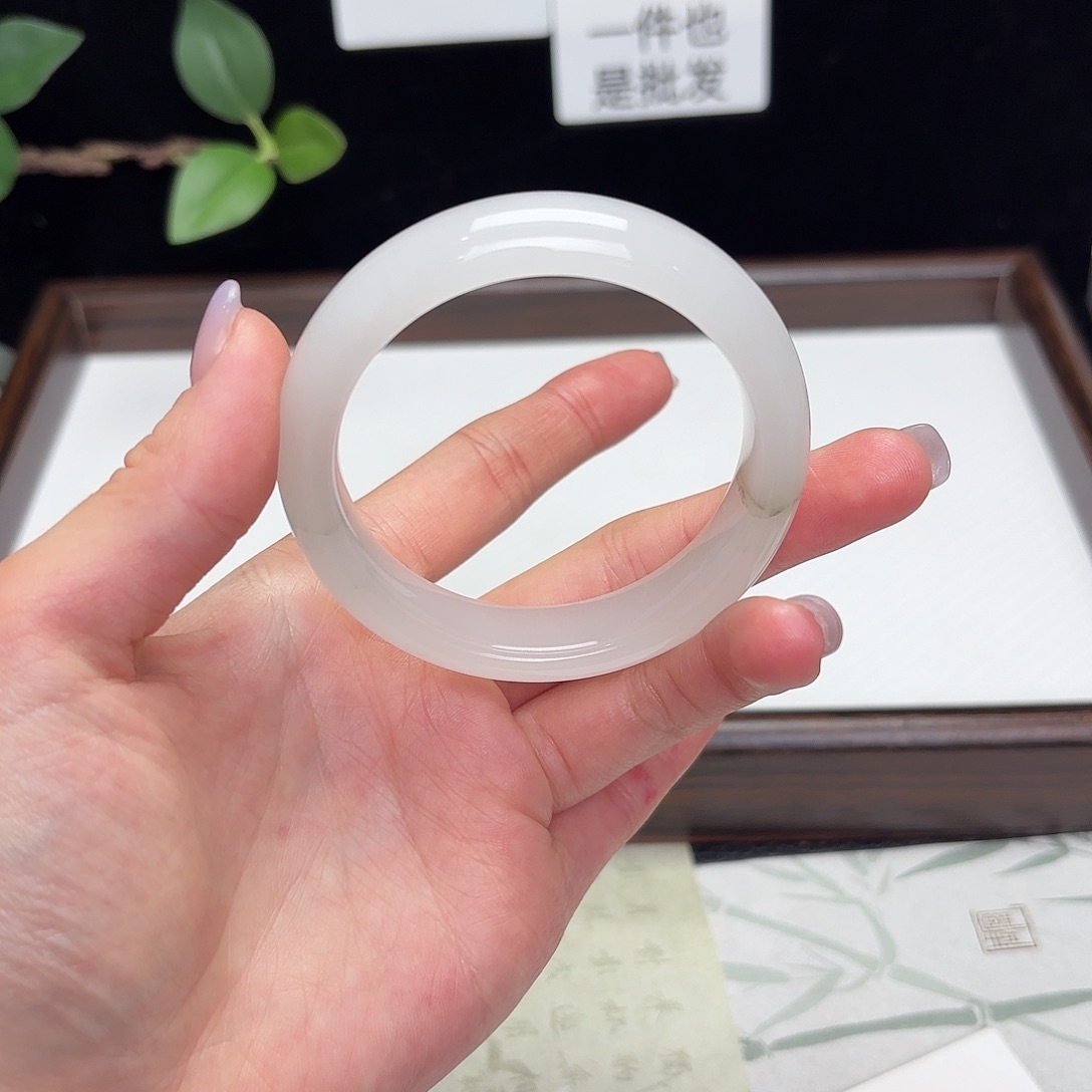 s***.石英质玉未镶嵌手镯