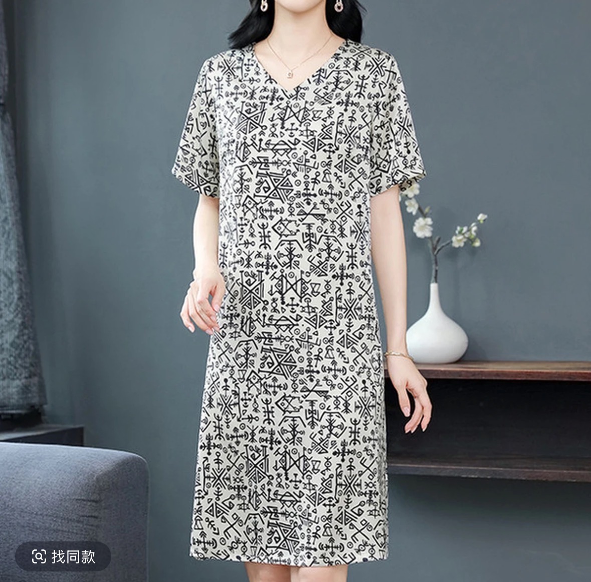 A012素绘图腾连衣裙