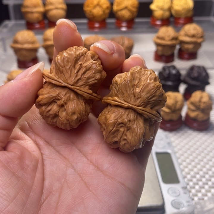 文玩核桃把件19磐石鬼脸