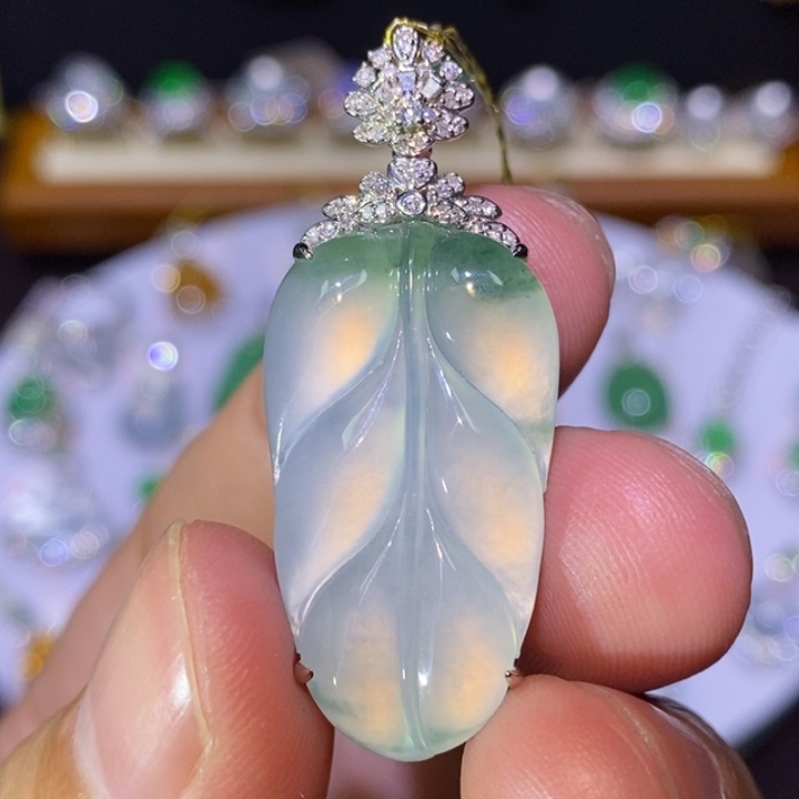 【闪购商品】颈饰18K金镶嵌翡翠