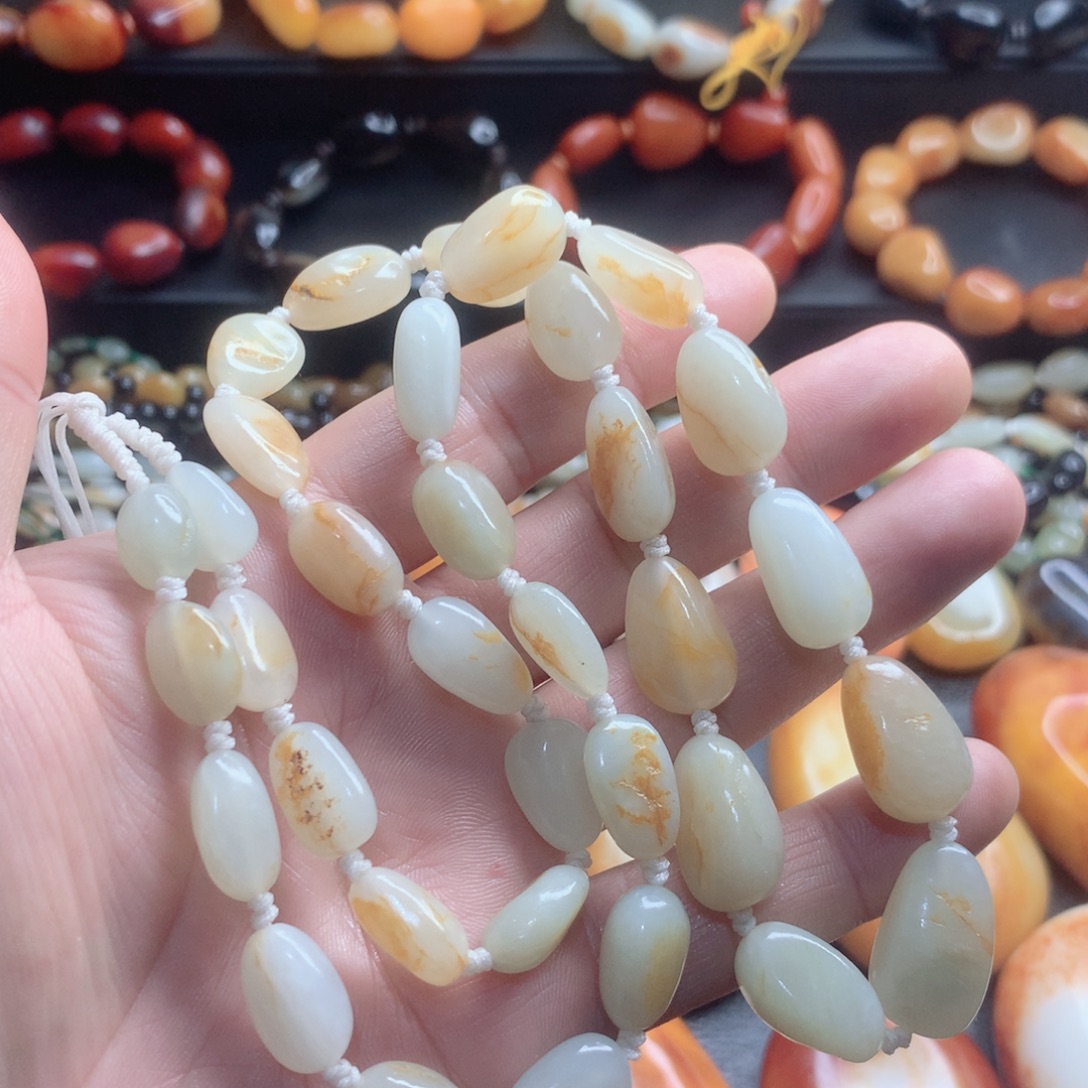 *****和田玉未镶嵌颈饰