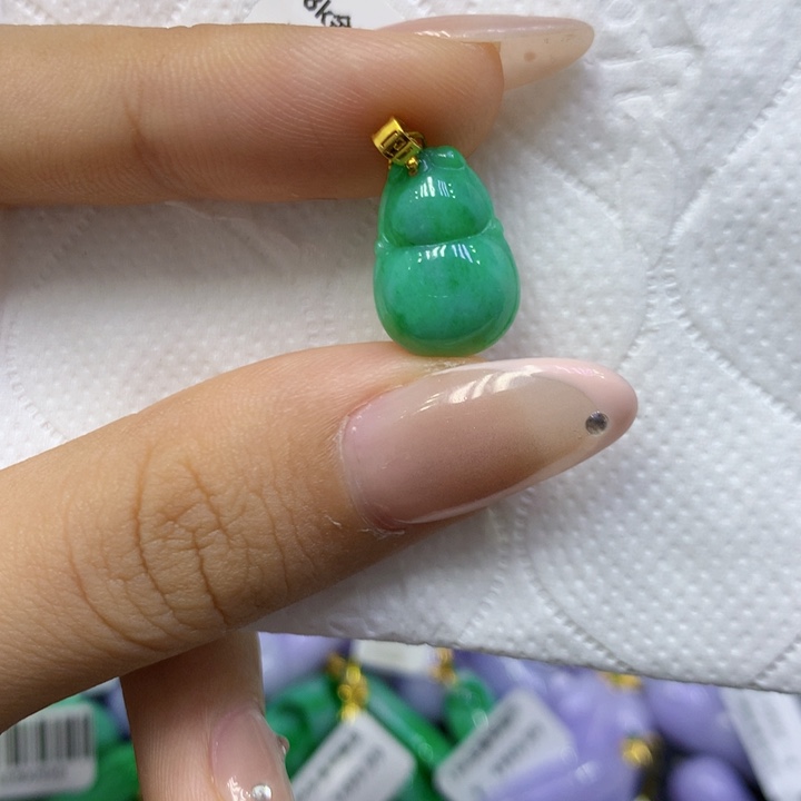 颈饰18K金镶嵌翡翠