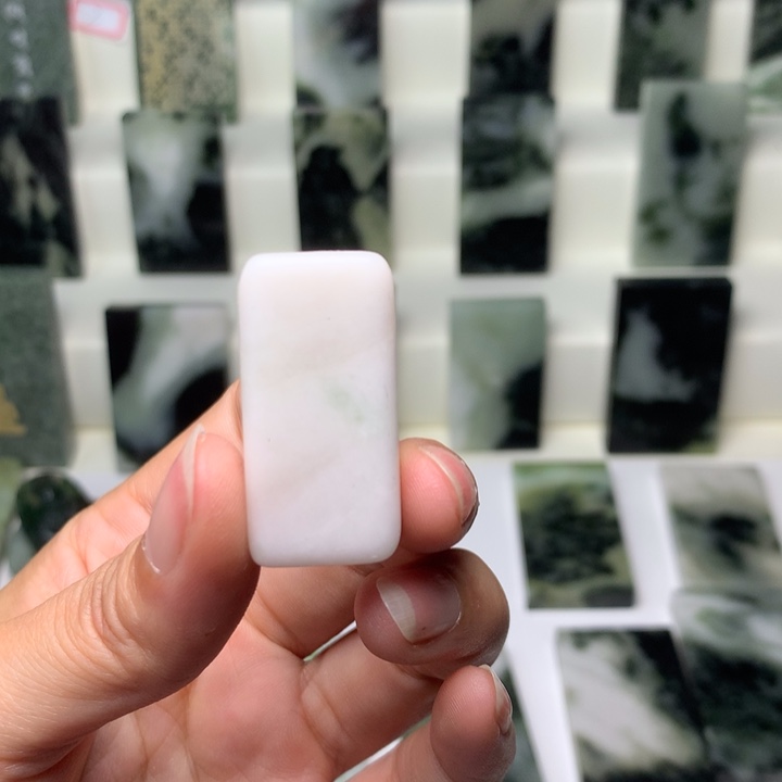 独山玉未镶嵌颈饰L****n