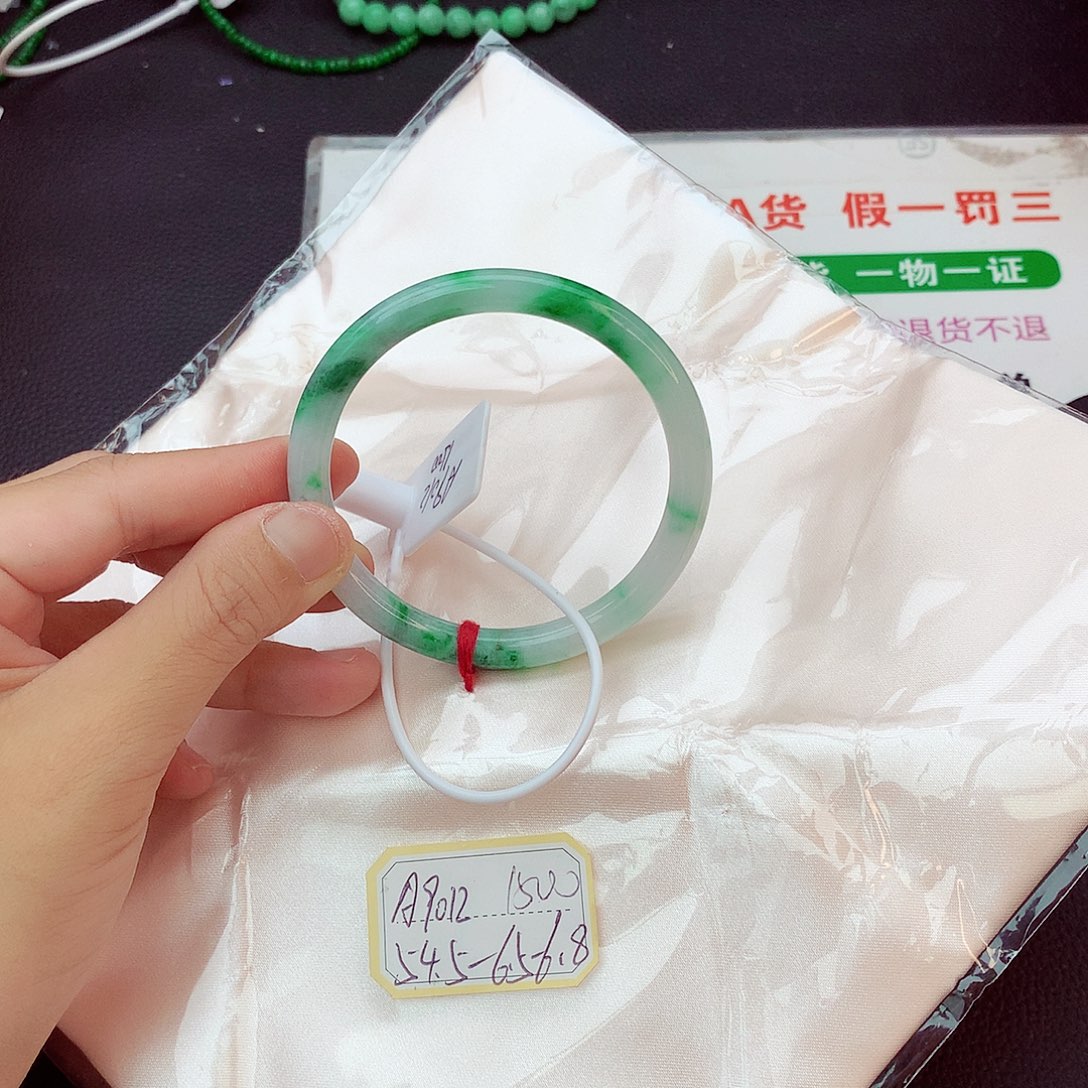 翡翠未镶嵌手镯翡翠