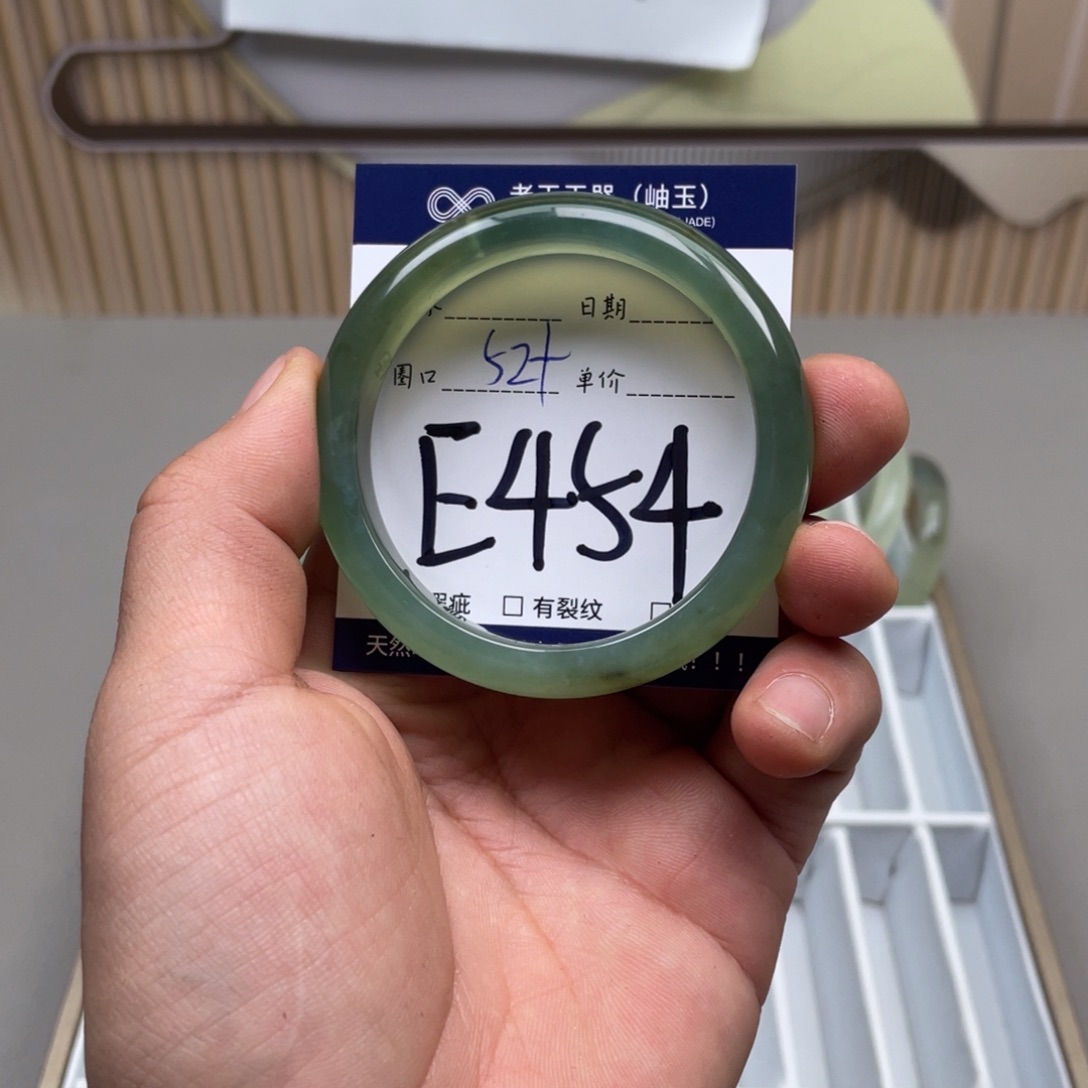 岫玉手镯手镯未镶嵌