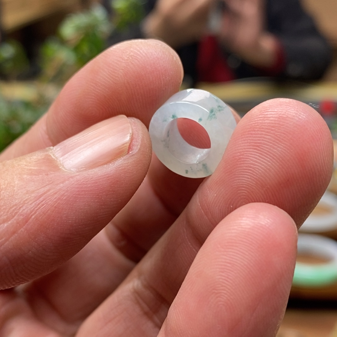 翡翠颈饰未镶嵌小****萌跑环