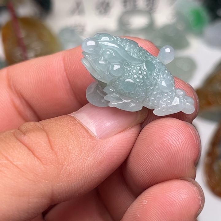 翡翠未镶嵌颈饰金蟾