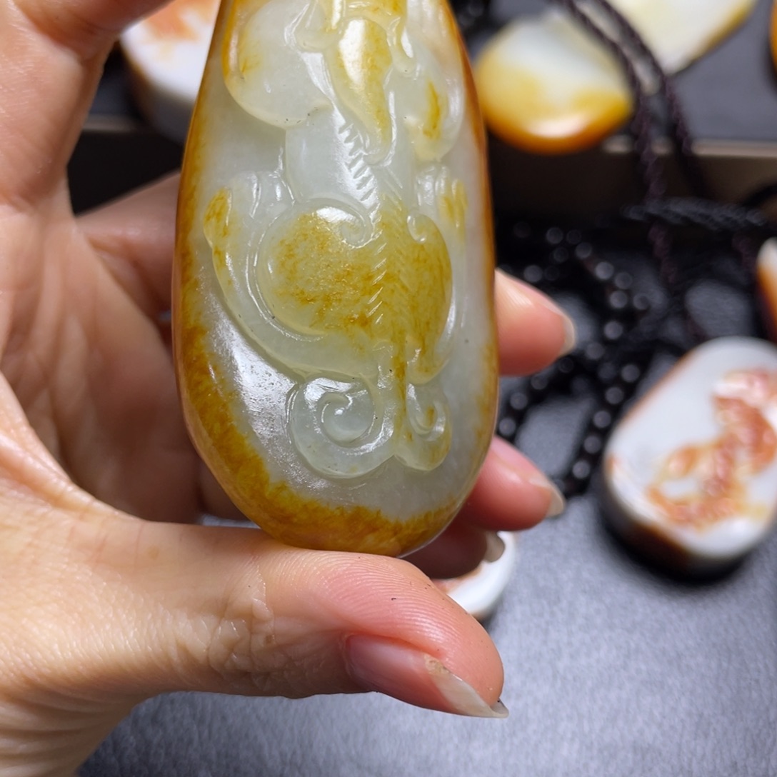 夏***子和田玉未镶嵌颈饰