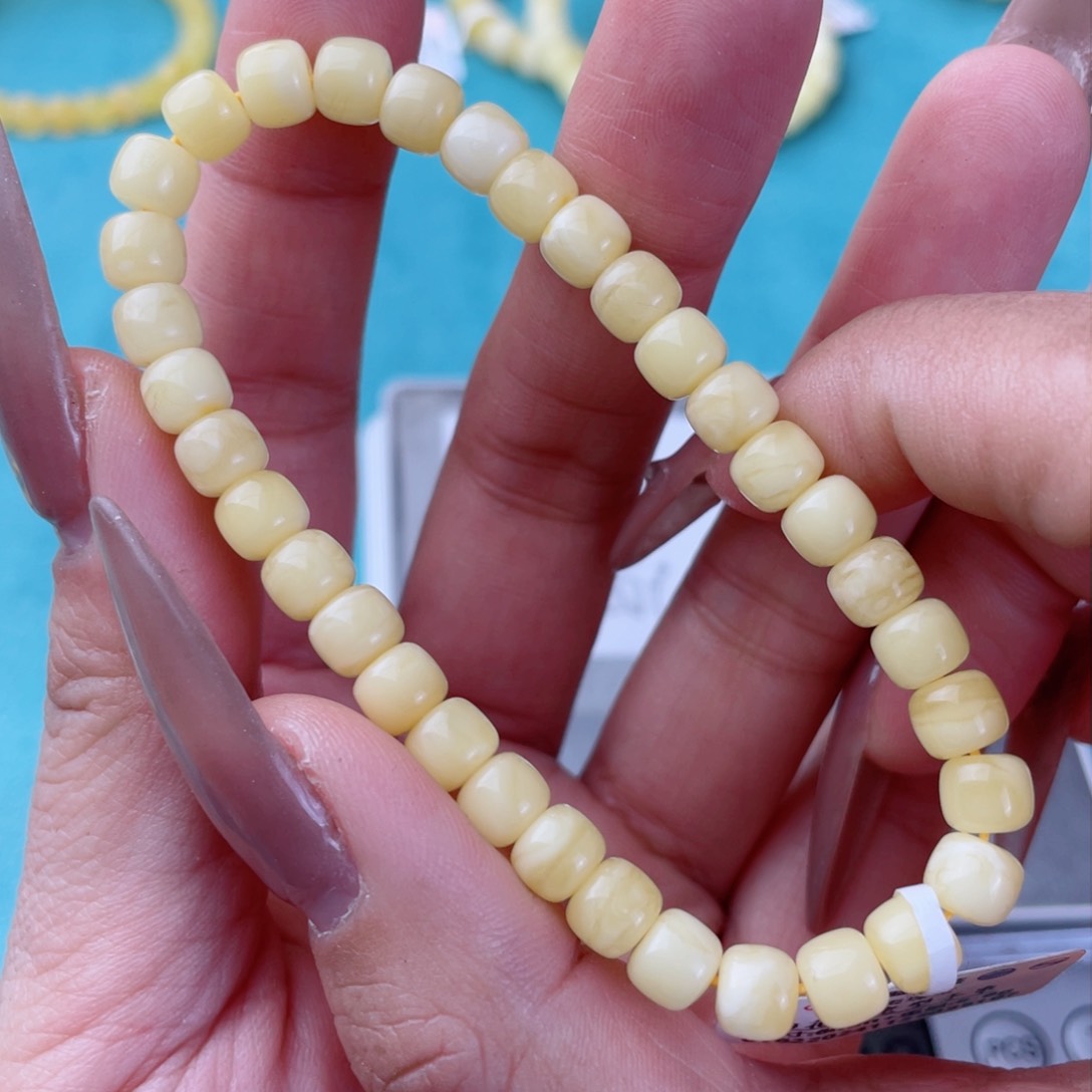 蜜蜡裸石未镶嵌蜜蜡32