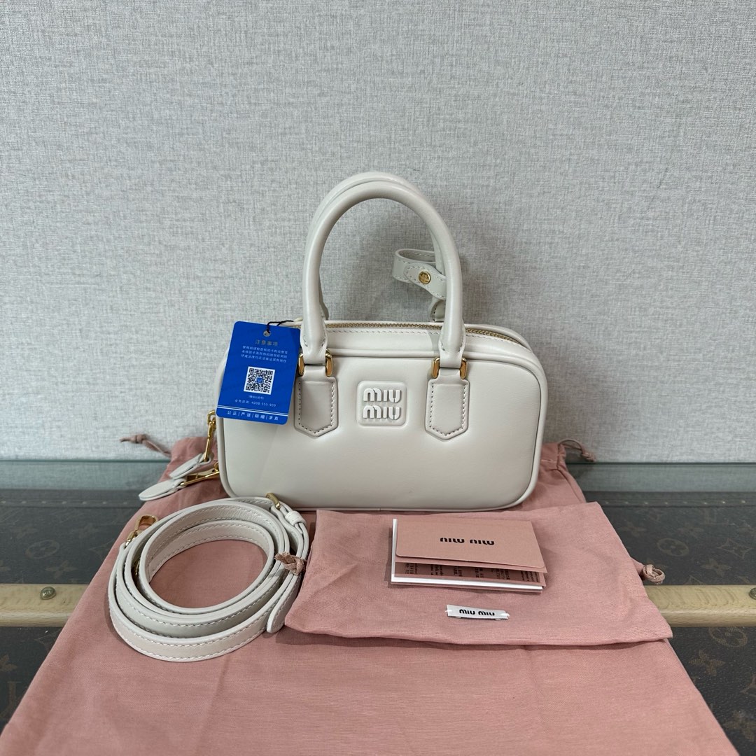 99新 MIU MIU/缪缪 白金 mini保龄球手提单肩斜挎包 02082
