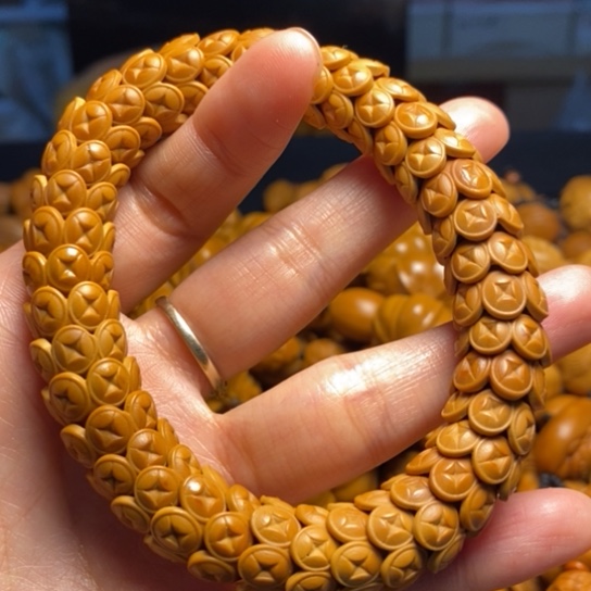 橄榄核吊坠金饭碗