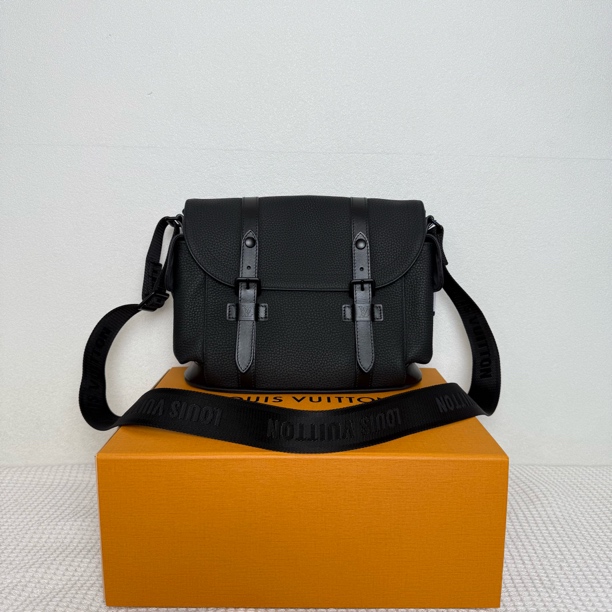 未使用 LouisVuitton/路易威登  6309/时尚芯片款黑色全皮邮差包
