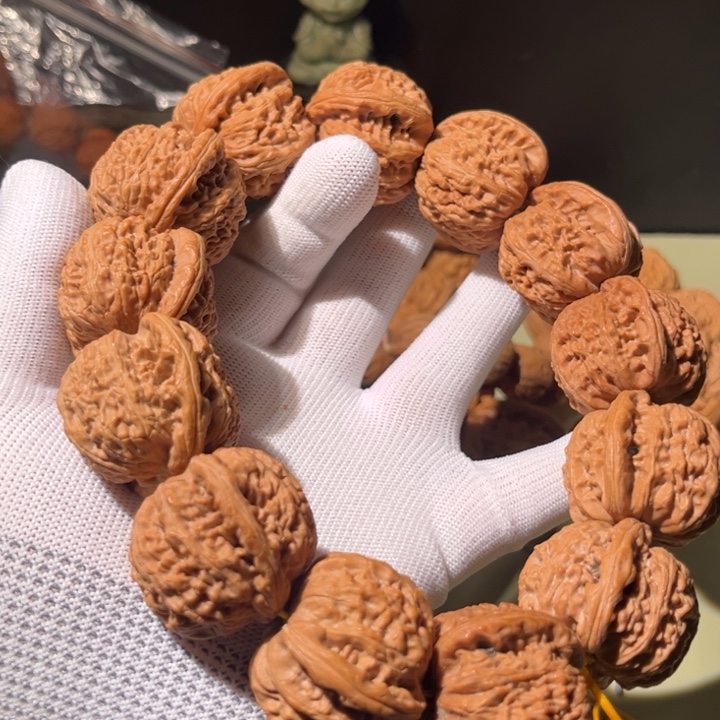 文玩核桃手串…………18