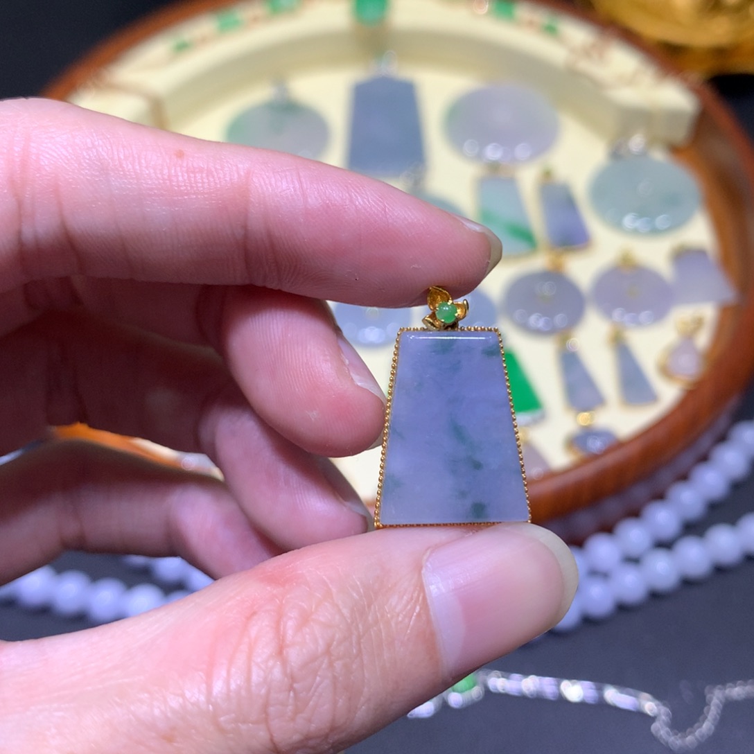 翡翠吊坠(不含链)18K金镶嵌