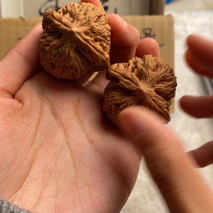 文玩核桃吊坠山***呀南疆石