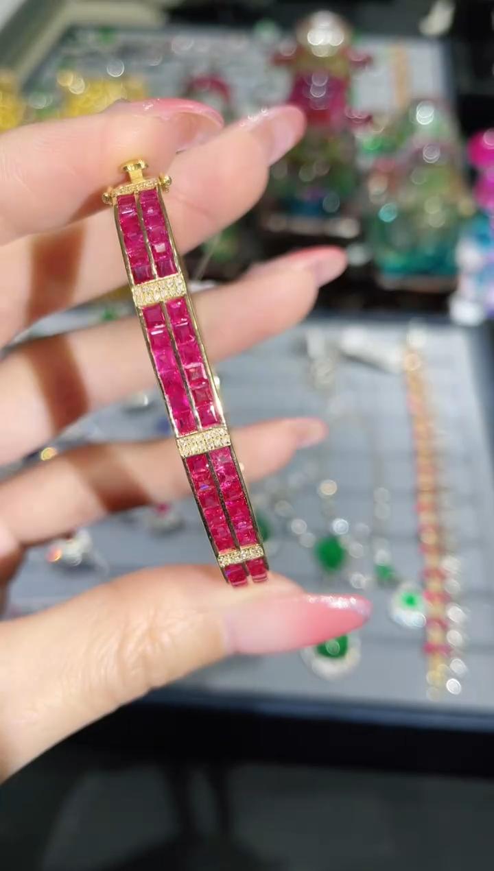 18K金镶嵌天然红宝石手镯无边镶嵌款