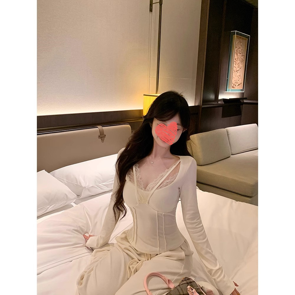 纯欲蕾丝拼接长袖T恤女2024冬季新款收腰显瘦带胸垫加绒内搭上衣
