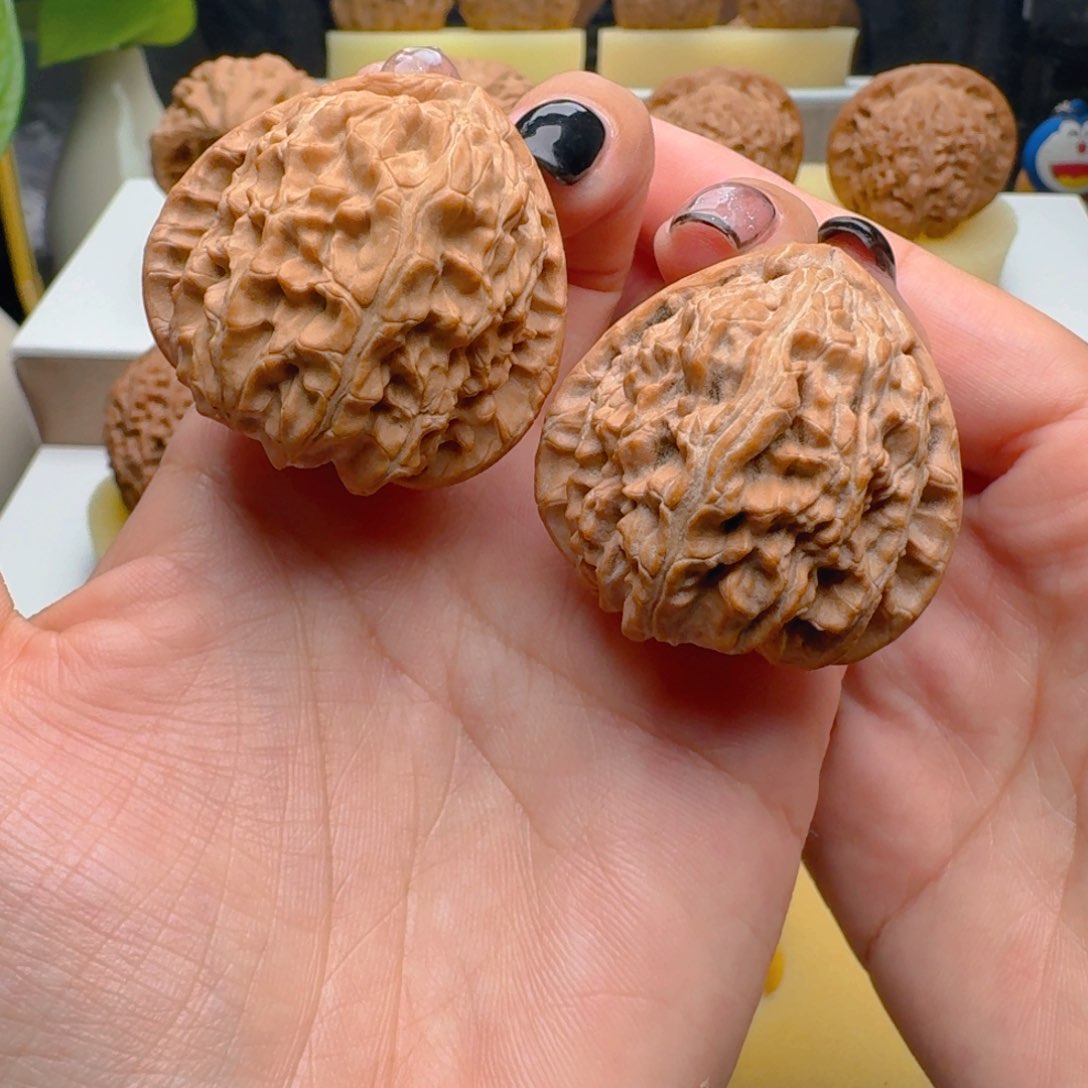 把件核桃38尺寸三角白