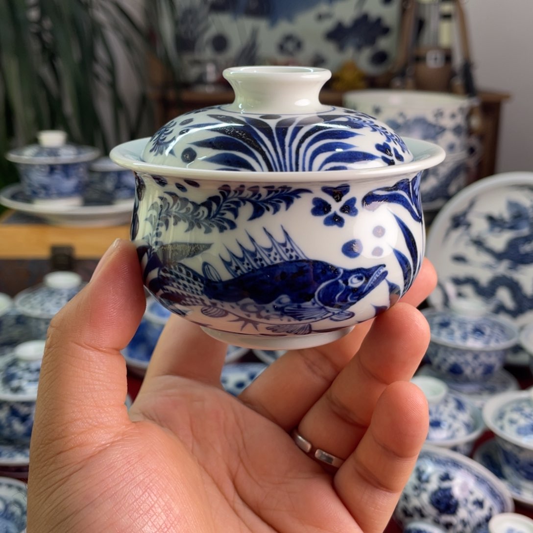 元青花鱼藻纹盖碗微瑕