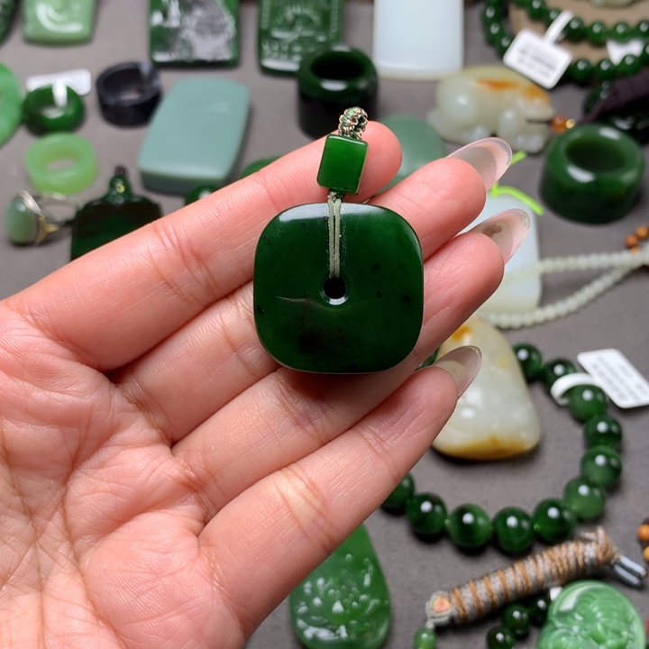 无***敌和田玉未镶嵌颈饰