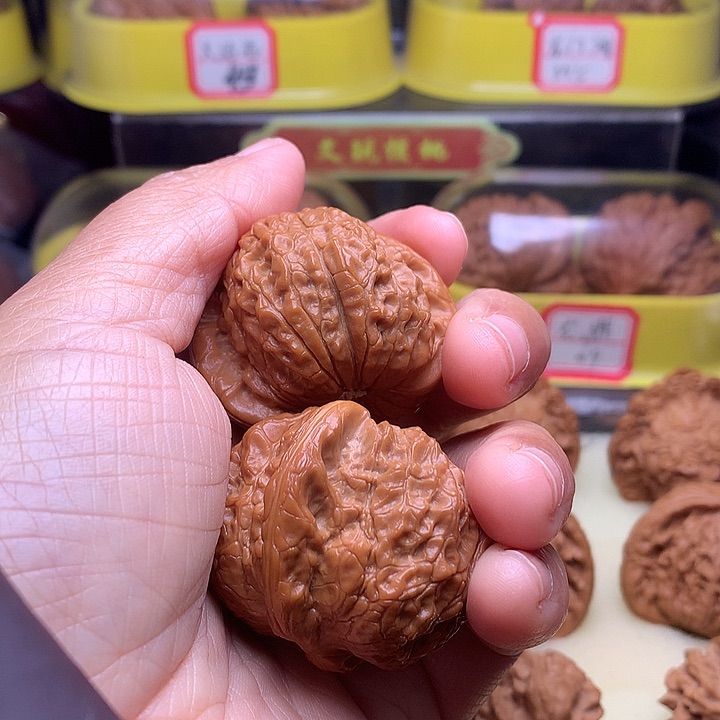 文玩核桃吊坠祥**瑞血麒麟