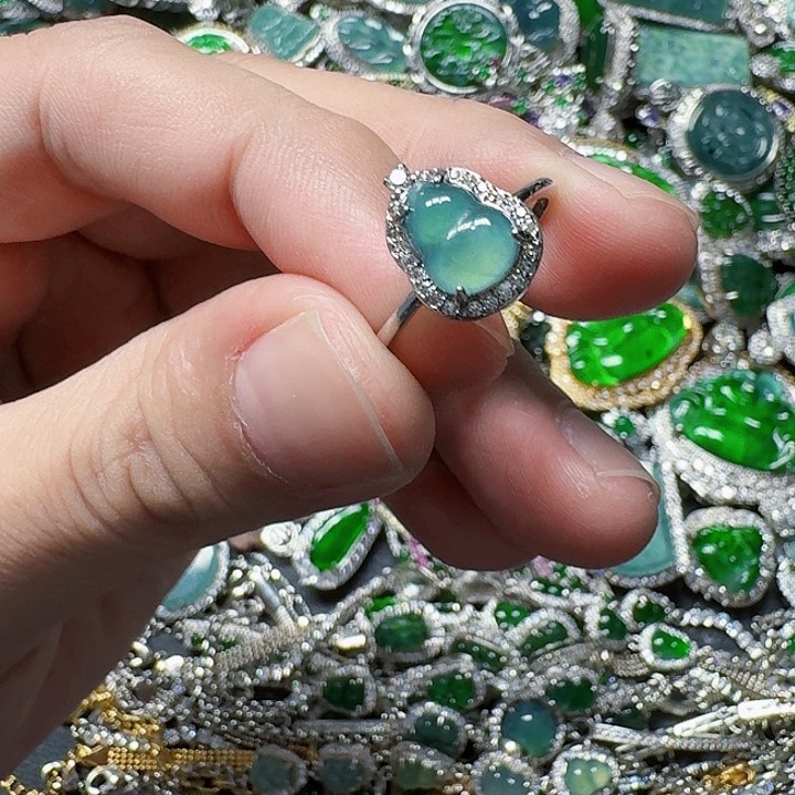 翡翠颈饰未镶嵌天然A货翡翠放漏