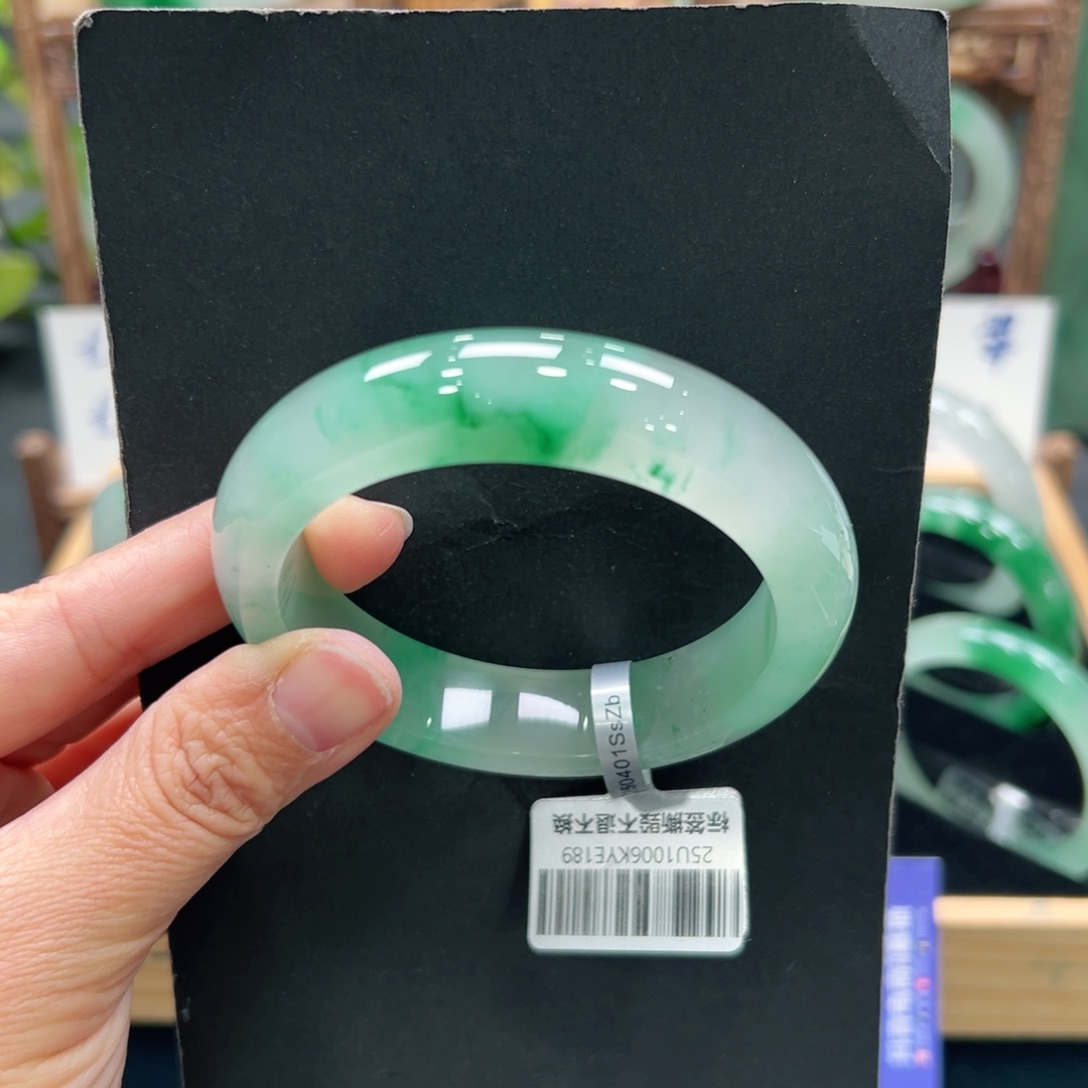 小***艾石英质玉未镶嵌手镯➕佳佳57