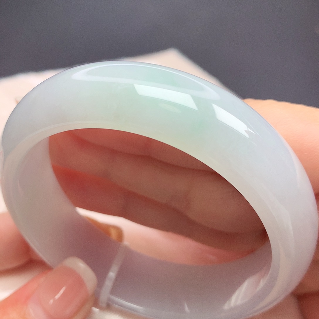 翡翠手镯未镶嵌55圈口